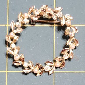 Gold tone Laurel Leaf Wreath Brooch